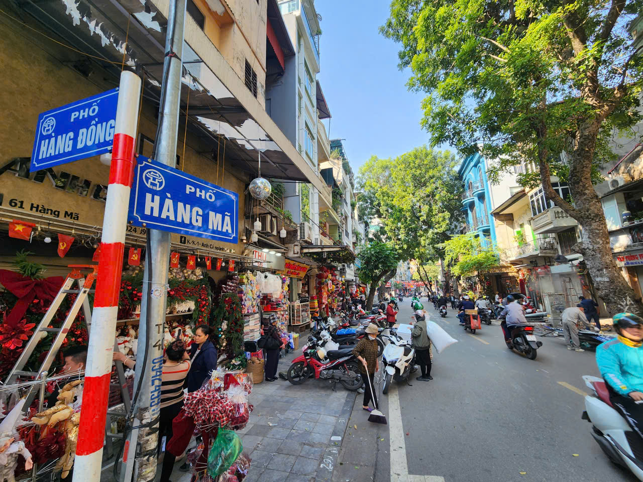 Hà Nội tiếp tục cấm ô tô trên 16 chỗ vào phố cổ trong giờ cao điểm