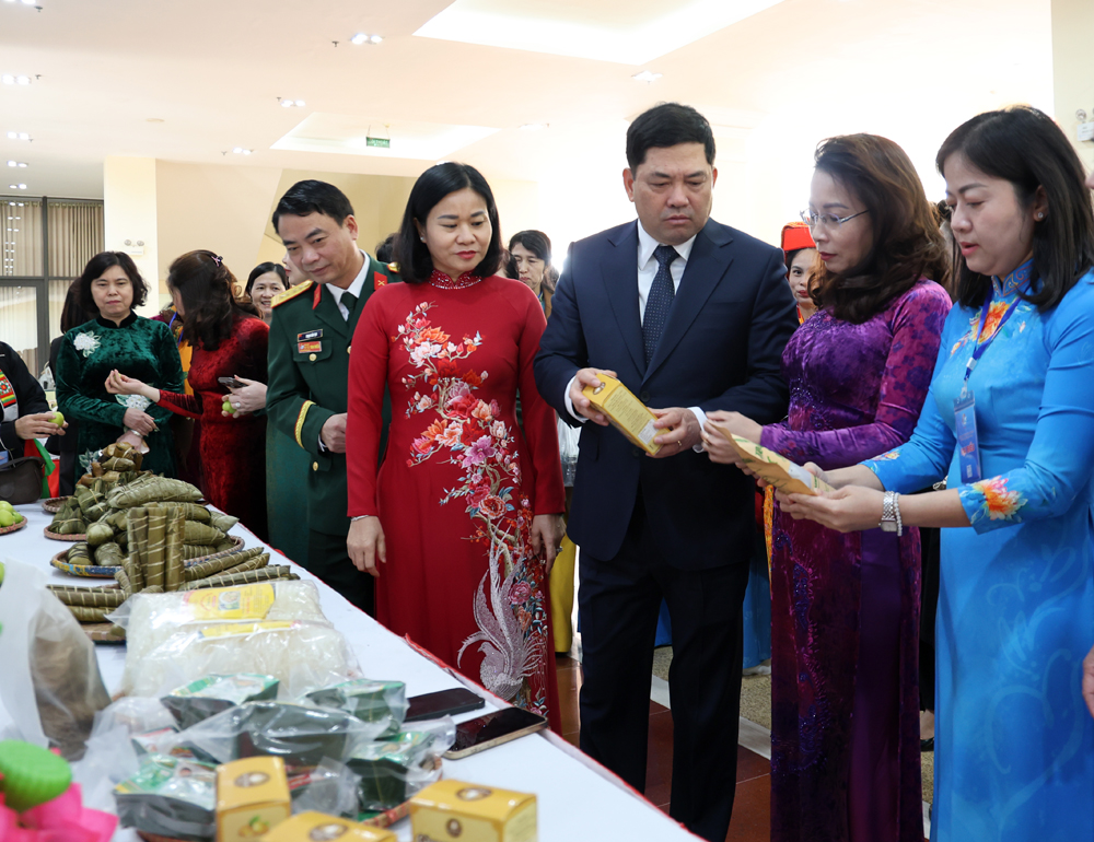 Các đại biểu tham quan gian hàng của hội viên phụ nữ tại Đại hội đại biểu Phụ nữ tỉnh Bắc Ninh lần thứ I, nhiệm kỳ 2025 - 2030. Các đại biểu tham quan gian hàng của hội viên phụ nữ tại Đại hội đại biểu Phụ nữ tỉnh Bắc Ninh lần thứ I, nhiệm kỳ 2025 - 2030.