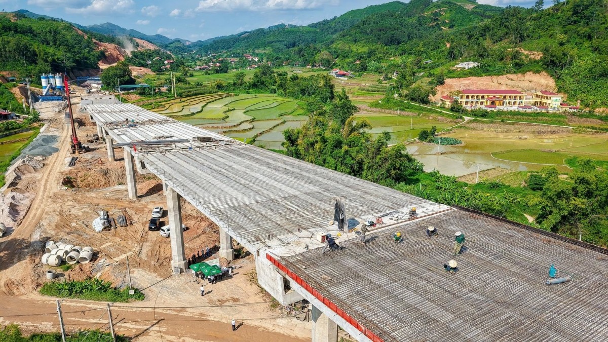 Cao tốc Đồng Đăng - Trà Lĩnh và cao tốc Hữu Nghị - Chi Lăng là hai dự án trọng điểm tại miền Bắc. Ảnh: HPG Cao tốc Đồng Đăng - Trà Lĩnh và cao tốc Hữu Nghị - Chi Lăng là hai dự án trọng điểm tại miền Bắc. Ảnh: HPG