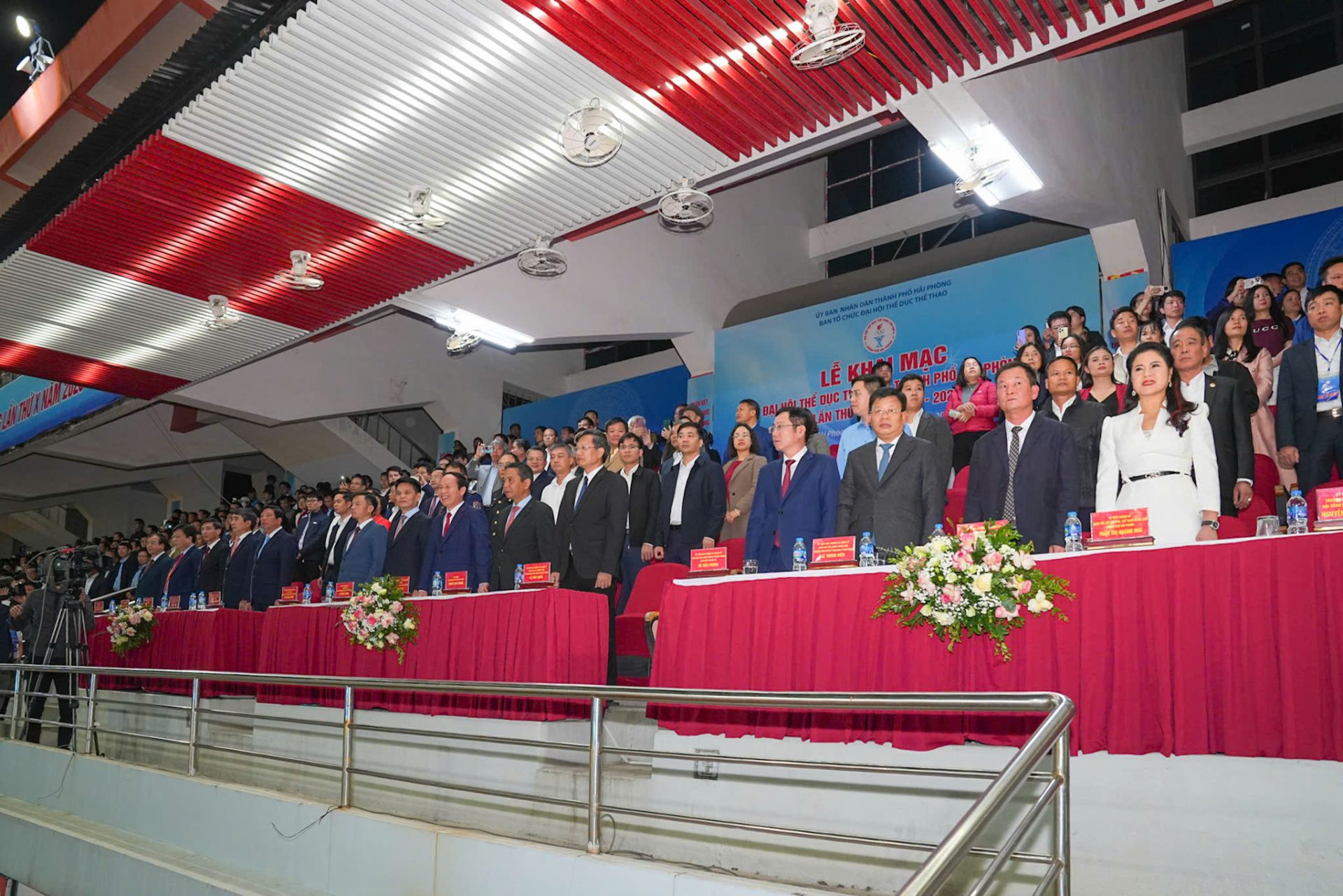 Đại biểu tham dự chương trình. Đại biểu tham dự chương trình.