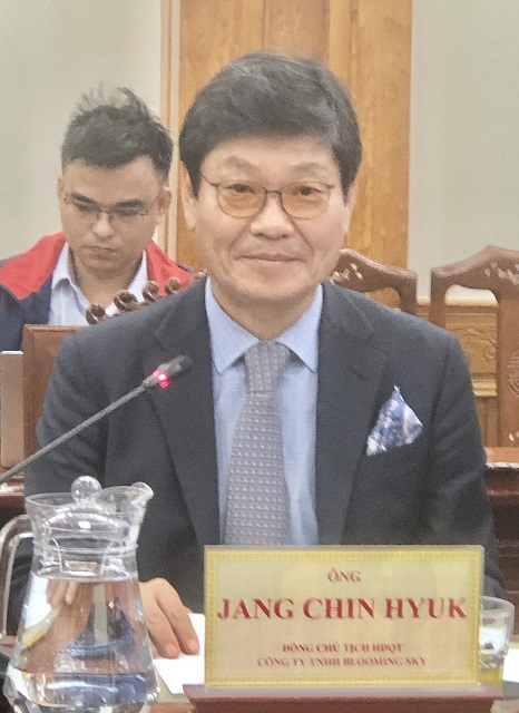 Ông Jang Chin Hyuk phát biểu đề nghị UBND tỉnh Gia Lai một số vấn đề. Ảnh: VH