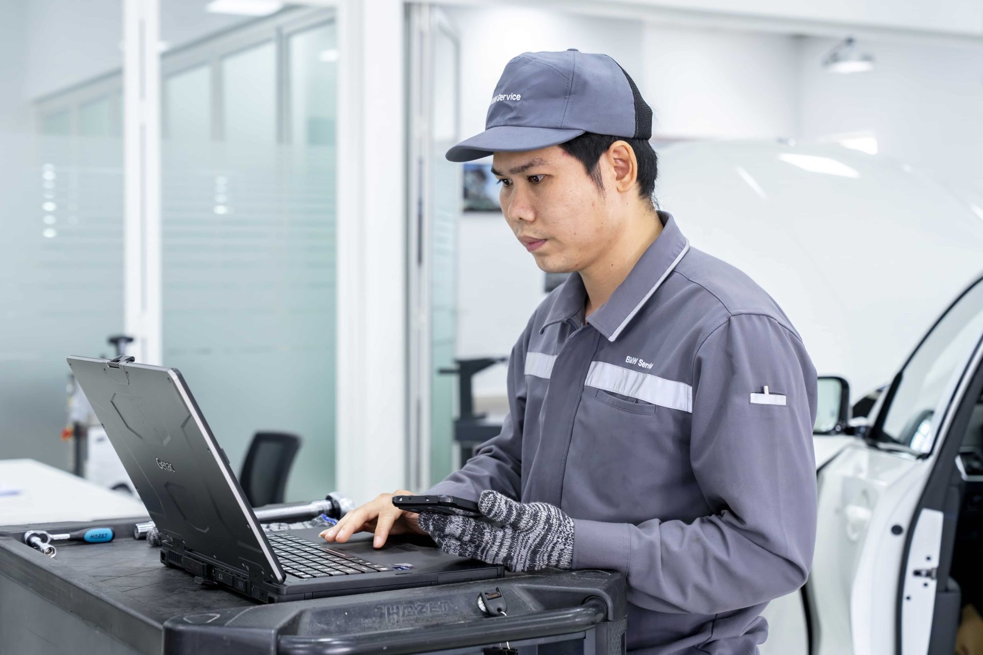 Đội ngũ kỹ thuật viên BMW Việt Nam đạt chứng nhận quốc tế từ Tập đoàn BMW