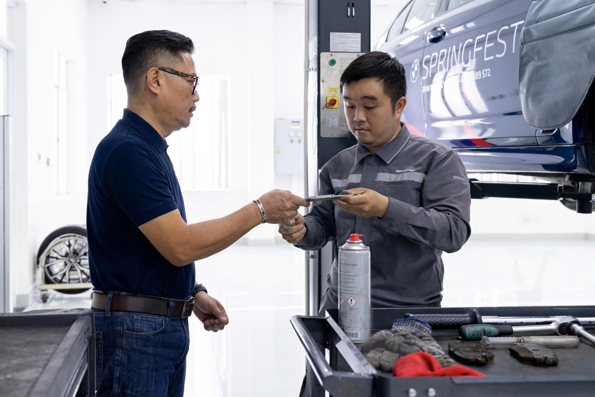 Phần thi thực hành với sự giám sát của giám khảo Phần thi thực hành với sự giám sát của giám khảo