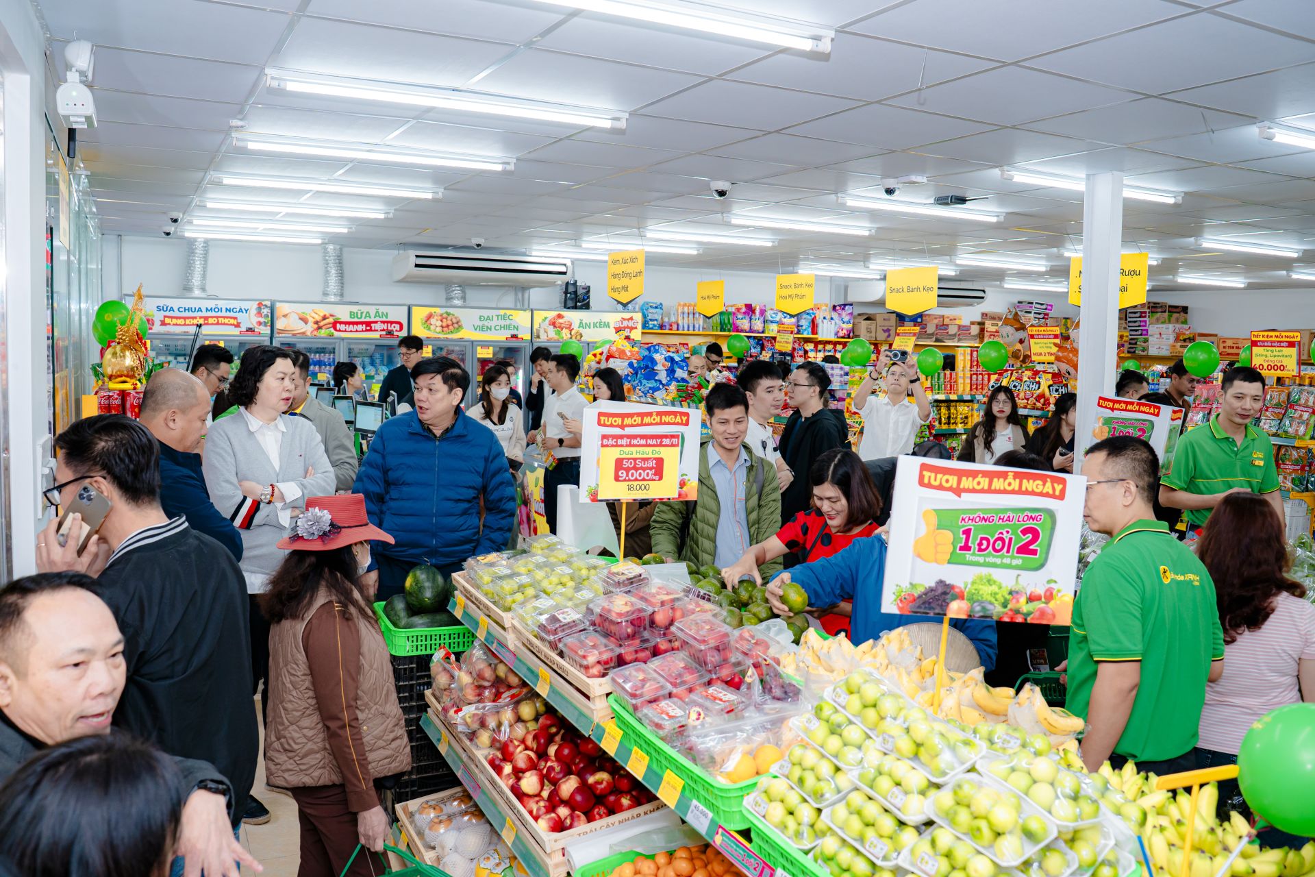 Các cửa hàng tại Ninh Bình và miền Bắc có diện tích trung bình từ 150-200m², được bố trí tại khu dân cư đông đúc, giao thông thuận tiện, giúp người dân dễ dàng mua hàng