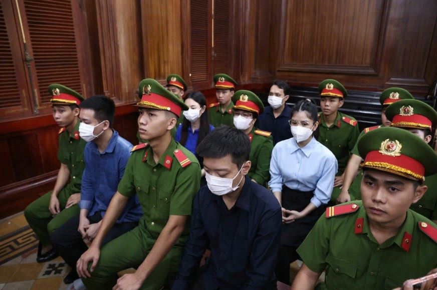 òa án Nhân dân TP.HCM đã tiến hành xét xử sơ thẩm 5 bị cáo liên quan đến vụ án lừa dối khách hàng khi bán kẹo Kera òa án Nhân dân TP.HCM đã tiến hành xét xử sơ thẩm 5 bị cáo liên quan đến vụ án lừa dối khách hàng khi bán kẹo Kera