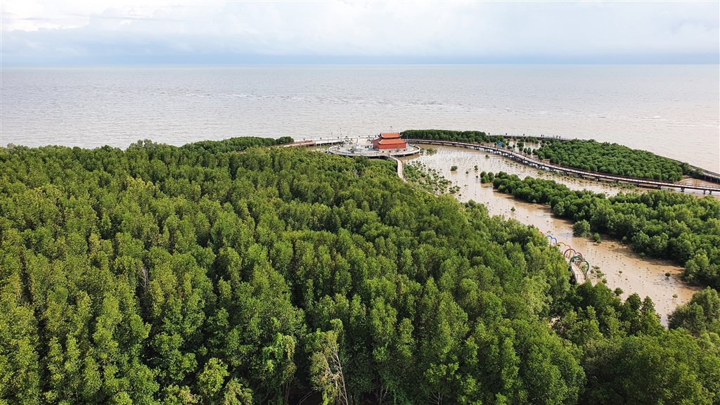 Đảm bảo mục tiêu môi trường, đặc biệt là duy trì và phục hồi các hệ sinh thái tự nhiên, bảo vệ các loài động, thực vật quý hiếm và ngăn chặn sự suy giảm đa dạng sinh học