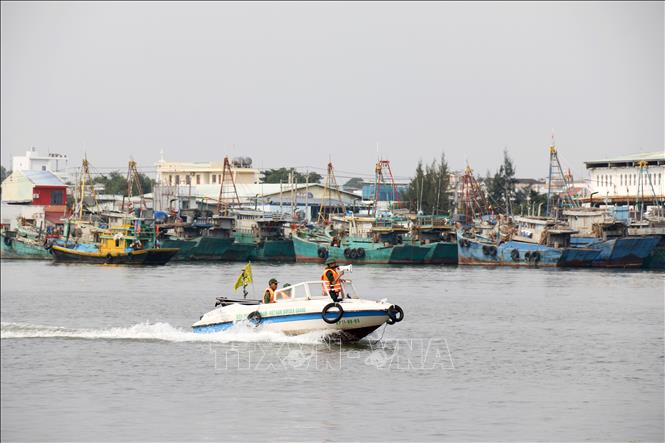 Bộ Công Thương ban hành công điện ứng phó bão số 15 trên biển Đông