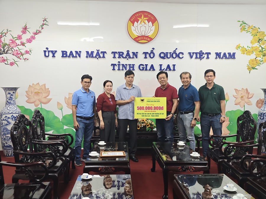 Ông Ngô Văn Đông – TGĐ Công ty dẫn đầu đoàn công tác trao cứu trợ cho đồng bào tỉnh Gia Lai Ông Ngô Văn Đông – TGĐ Công ty dẫn đầu đoàn công tác trao cứu trợ cho đồng bào tỉnh Gia Lai