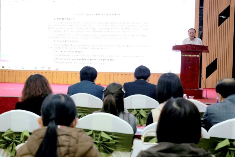 Giảng viên Bệnh viện sức khỏe Tâm thần Hà Tĩnh truyền đạt kiến thức cho học viên Giảng viên Bệnh viện sức khỏe Tâm thần Hà Tĩnh truyền đạt kiến thức cho học viên