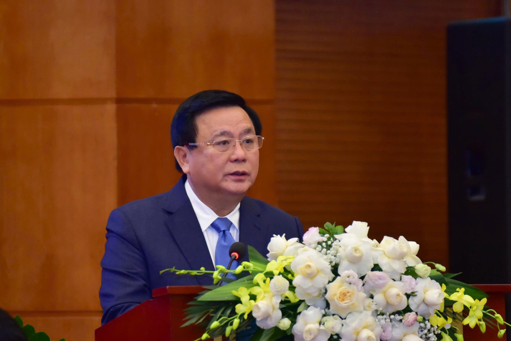 GS.TS. Nguyễn Xuân Thắng, Ủy viên Bộ Chính trị, Giám đốc Học viện Chính trị Quốc gia Hồ Chí Minh, Chủ tịch Hội đồng Lý luận Trung ương, phát biểu chỉ đạo và đề dẫn hội thảo.