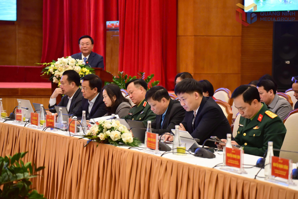 Ban Thường vụ Tỉnh ủy, Thường trực HĐND, UBND tỉnh; lãnh đạo các sở, ngành, địa phương trong tỉnh tham dự hội thảo.