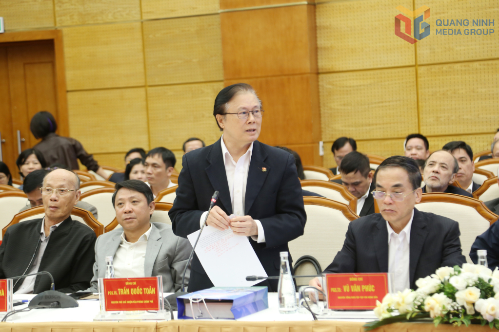 Các chuyên gia, nhà khoa học phát biểu tham luận tại hội thảo.