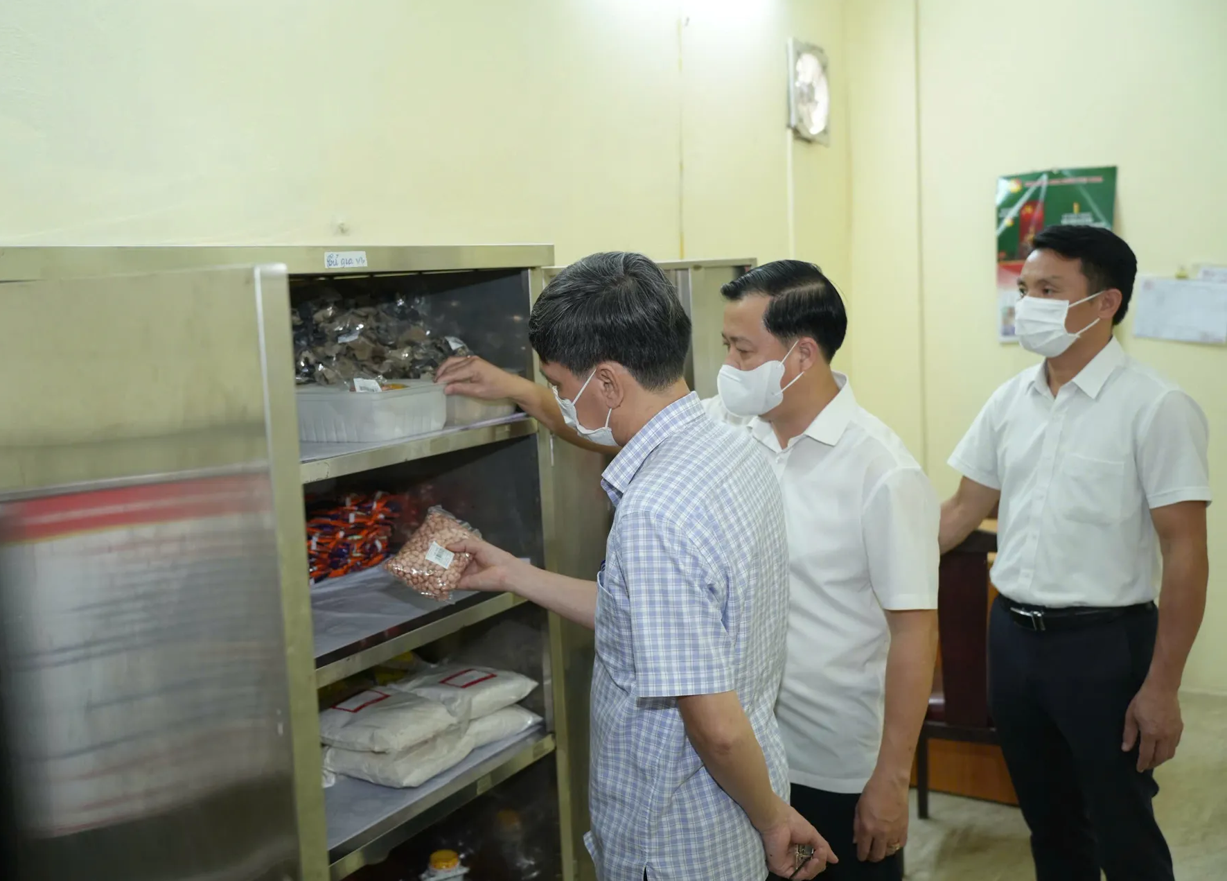 Hà Nội tăng cường kiểm tra bếp ăn bán trú, bảo đảm an toàn thực phẩm cho học sinh