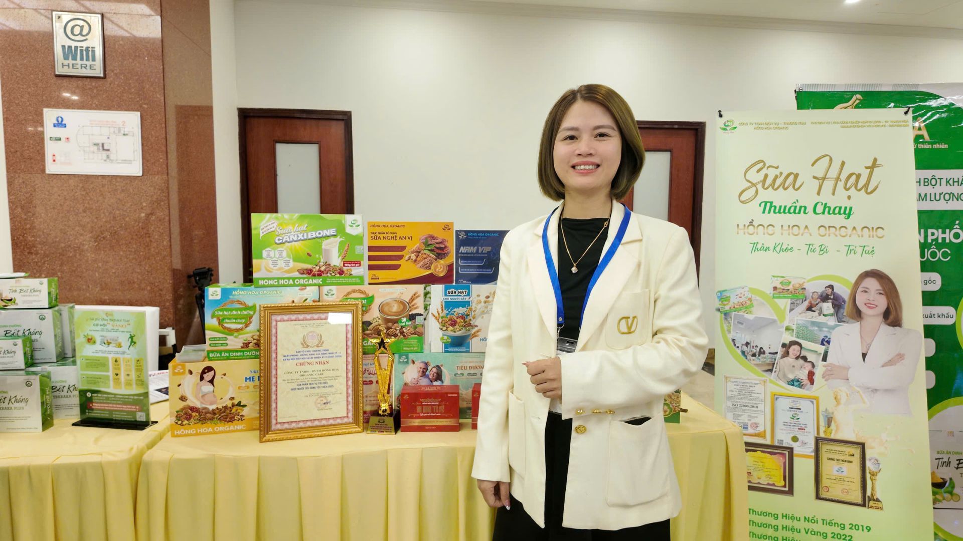 Bà Vũ Hồng Hoa, Giám đốc Công ty TNHH Dịch vụ – Thương mại Hồng Hoa Organic Care mong muốn xử lý nghiêm đối với hành vi sản xuất, buôn bán, hàng giả, xâm phạm sở hữu trí tuệ.