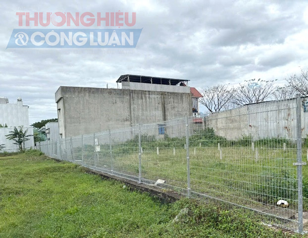 (Trung Nam Land) cho biết thêm, để triển khai kế hoạch rào chắn chừng 3km này dọc tuyến đường Nguyễn Tất Thành, giáp ranh với xã Hòa Liên (cũ), nay là phường Liên Chiểu.