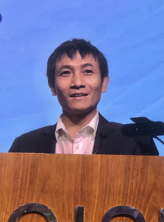 TS Đinh Việt Hòa trình bày tham luận “Định vị HSTKNST, ĐMST tỉnh Gia Lai trong 5 năm tới”. Ảnh: Viết Hiền