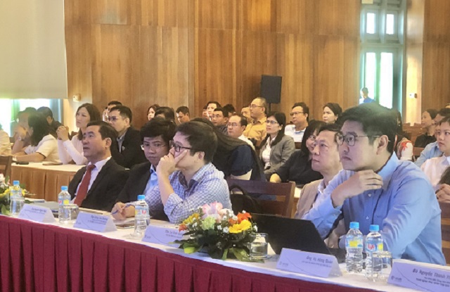 Ông Vũ Hồng Quân (bìa phải) tại Hội nghị.  Ảnh: VH.