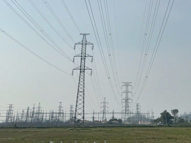 Đóng điện thành công đường dây 220kV Đô Lương - Nam Cấm, vượt tiến độ hơn 1 tháng