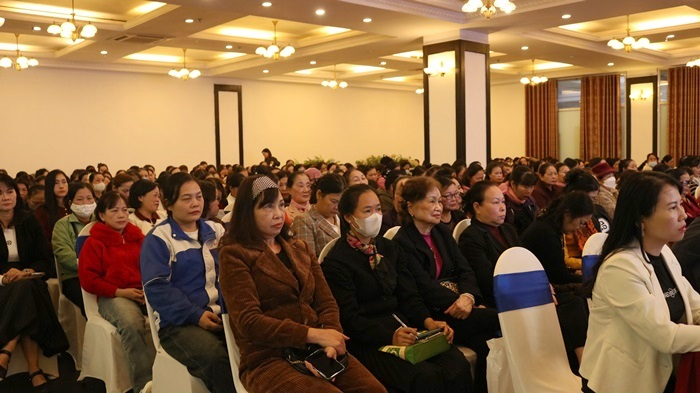 Hơn 300 phụ nữ tỉnh Thái Nguyên đã tham dự hội thảo. Hơn 300 phụ nữ tỉnh Thái Nguyên đã tham dự hội thảo.
