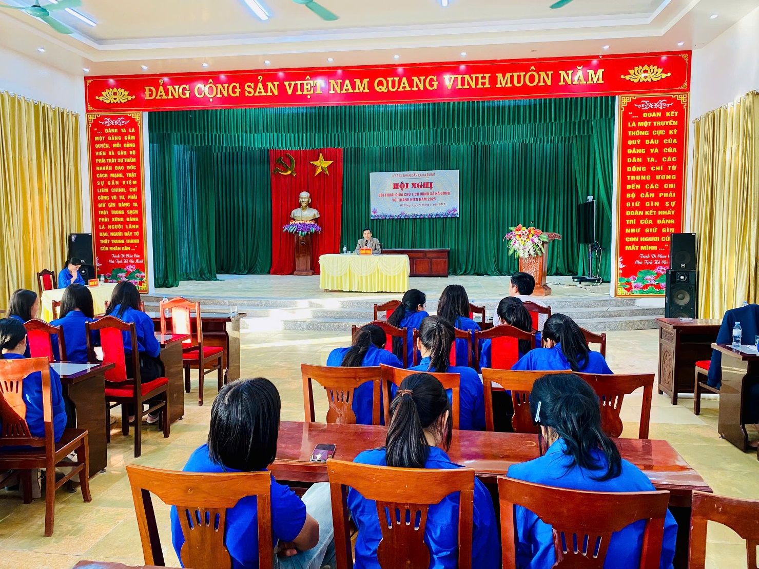 Thanh niên Hà Đông đối thoại với Chủ tịch UBND xã về chuyển đổi số