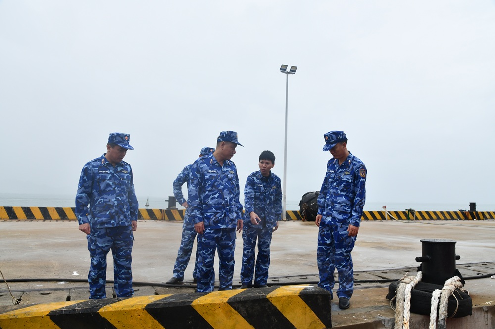 Kiểm tra cầu cảng