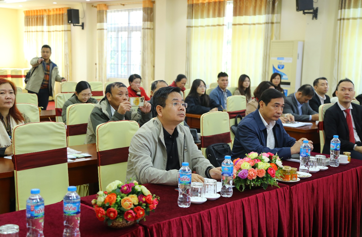 Quang cảnh hội nghị