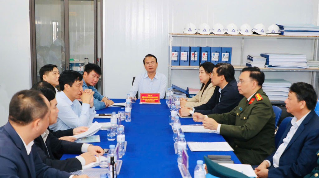 Quang cảnh buổi làm việc