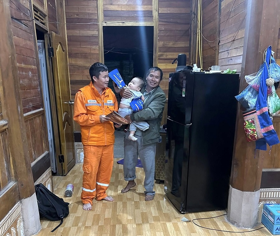 Điện lưới quốc gia mang ánh sáng mới về Vàng Đán