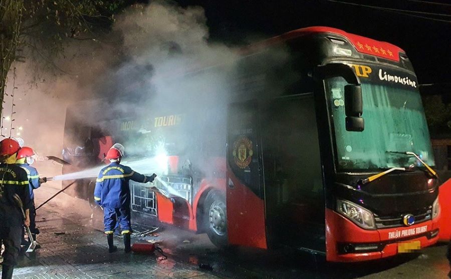 Xe khách chở 17 người, bốc cháy trên quốc lộ 1 đoạn qua Hà Tĩnh