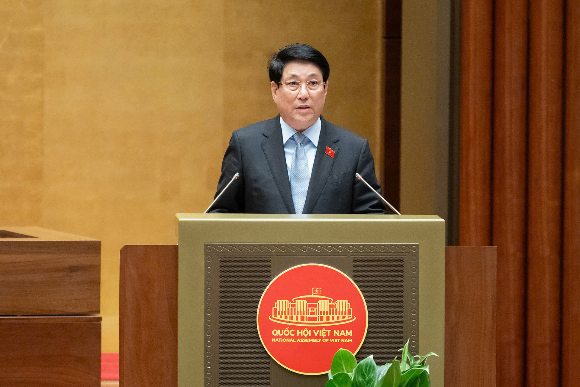 Chủ tịch nước Lương Cường báo cáo trước Quốc hội. Ảnh: Quốc hội Chủ tịch nước Lương Cường báo cáo trước Quốc hội. Ảnh: Quốc hội