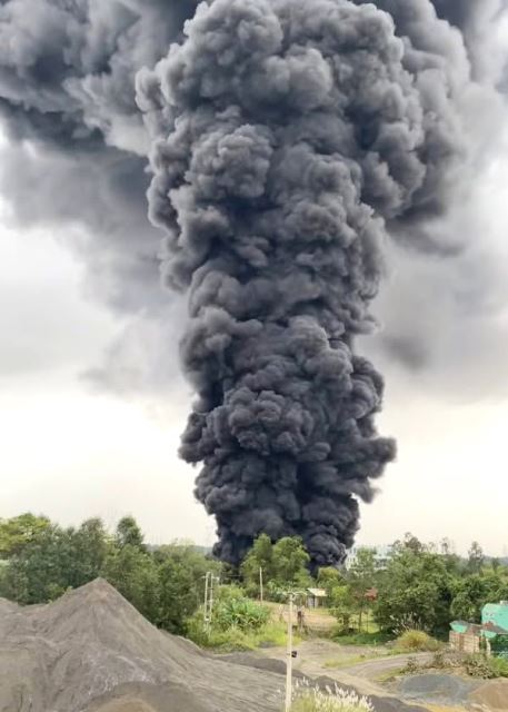 Đà Nẵng: Cháy lớn kèm tiếng nổ tại bãi tập kết hàng hóa Bệnh viện Đa khoa Hòa Vang