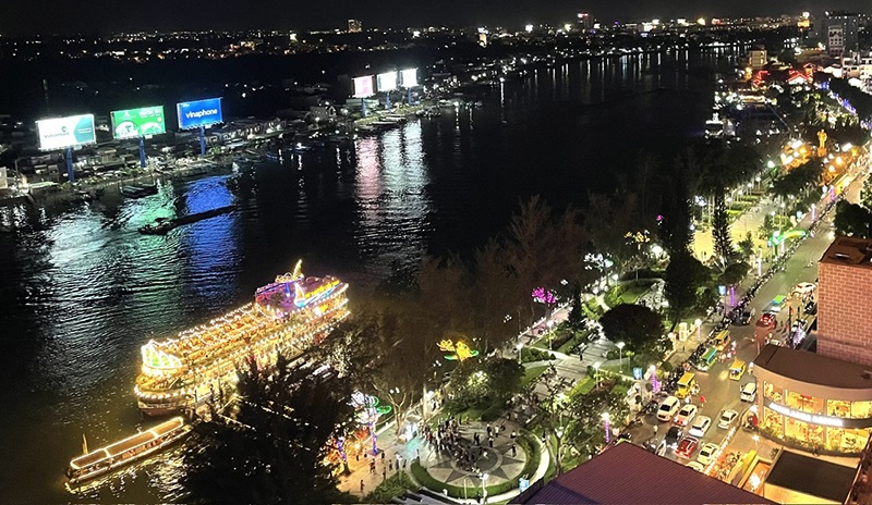 Sông nước Cần Thơ về đêm