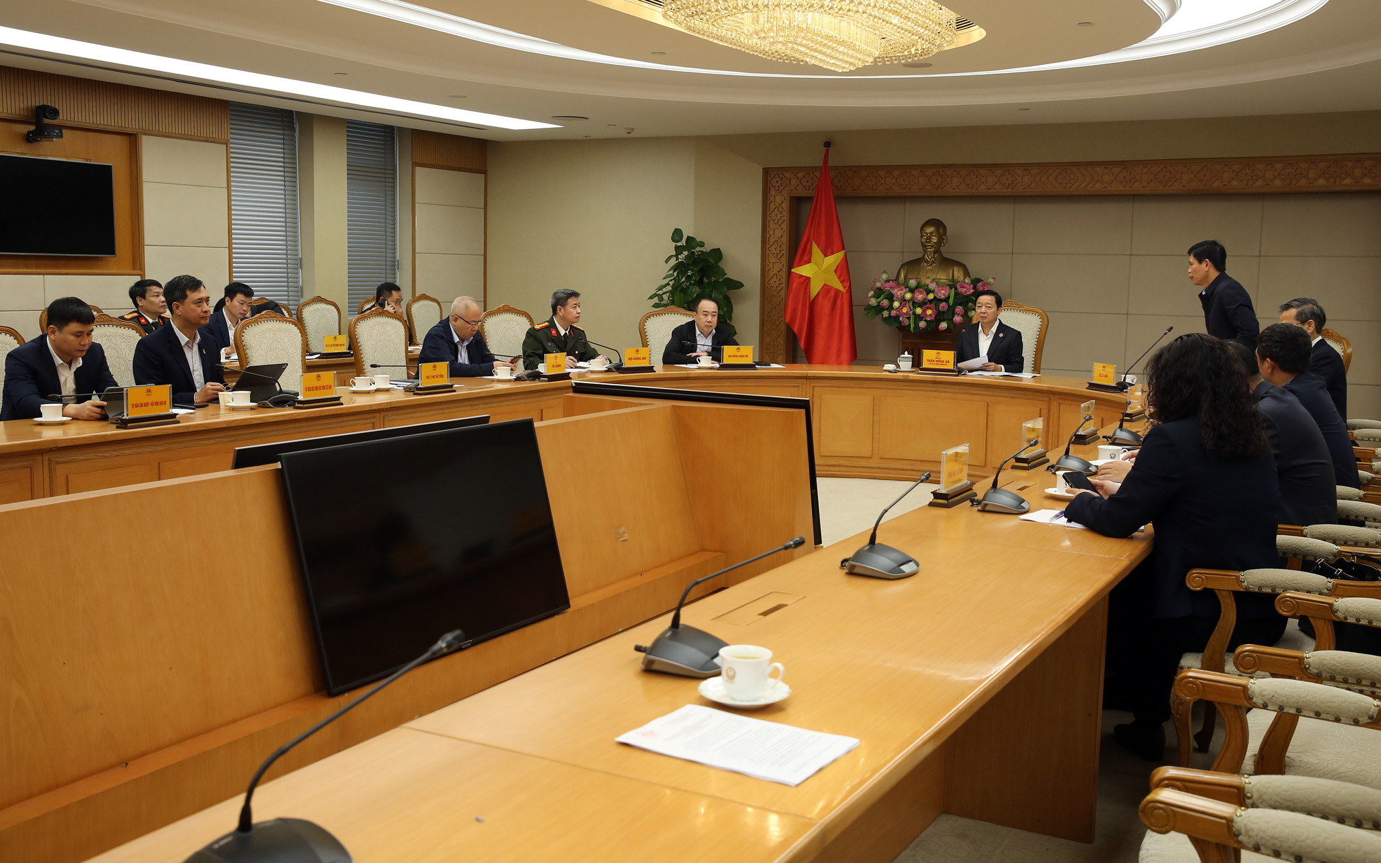 Các bộ, ngành thống nhất sẽ tiếp tục phối hợp hoàn thiện danh mục dự án, kịch bản chương trình và hồ sơ khen thưởng, trình Chính phủ xem xét trong thời gian sớm nhất. Các bộ, ngành thống nhất sẽ tiếp tục phối hợp hoàn thiện danh mục dự án, kịch bản chương trình và hồ sơ khen thưởng, trình Chính phủ xem xét trong thời gian sớm nhất.