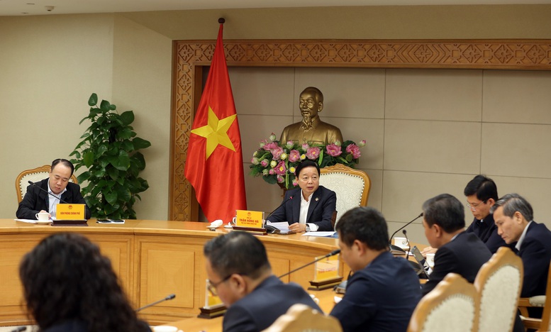 Phó Thủ tướng giao Bộ Xây dựng khẩn trương chuẩn bị các tài liệu phục vụ sự kiện, đánh giá đầy đủ kết quả, thành tựu, các khó khăn, thách thức đã vượt qua; nhấn mạnh những đóng góp nổi bật, các chính sách tháo gỡ, đổi mới cơ chế - Ảnh: VGP/Minh Khôi Phó Thủ tướng giao Bộ Xây dựng khẩn trương chuẩn bị các tài liệu phục vụ sự kiện, đánh giá đầy đủ kết quả, thành tựu, các khó khăn, thách thức đã vượt qua; nhấn mạnh những đóng góp nổi bật, các chính sách tháo gỡ, đổi mới cơ chế - Ảnh: VGP/Minh Khôi