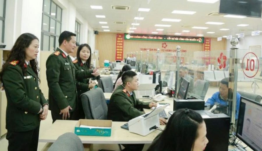 Công an Hà Tĩnh gương mẫu, đi đầu lan tỏa phong trào “Bình dân học vụ số”