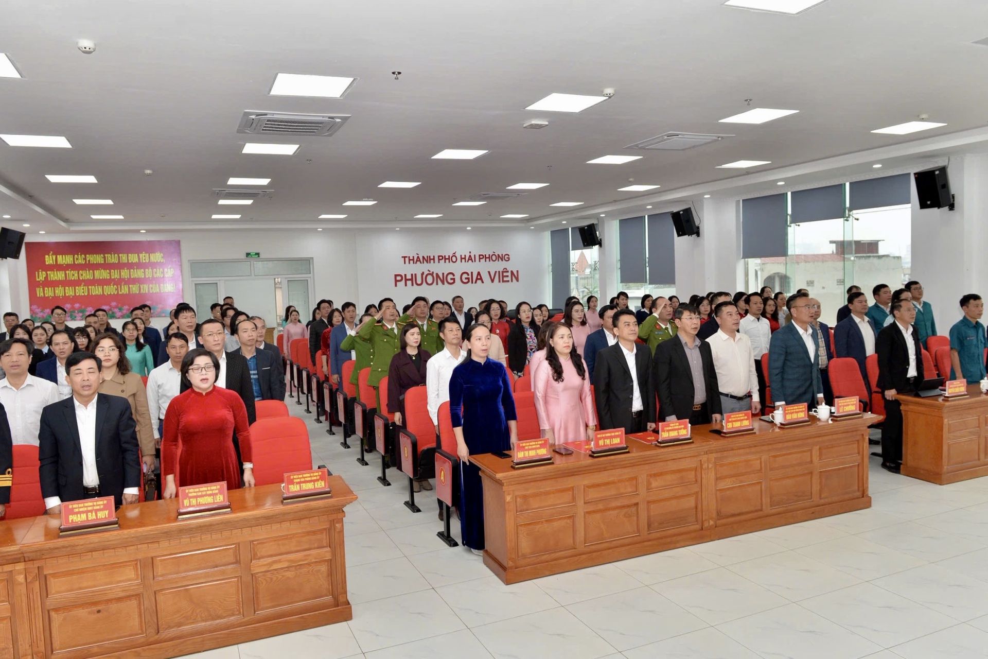 Đảng ủy phường Gia Viên tổ chức Lễ chào cờ tháng 12/2025.