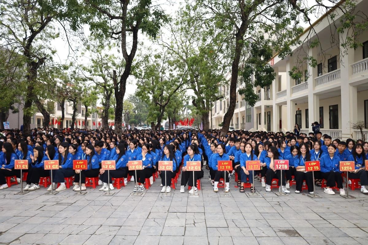 Đoàn viên, thanh niên dự diễn đàn. Đoàn viên, thanh niên dự diễn đàn.