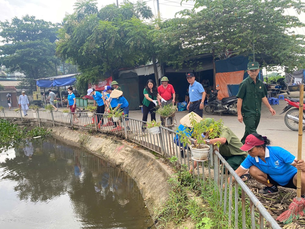 Người dân và lực lượng địa phương cùng chung tay dọn dẹp, vệ sinh đường phố để làm đẹp khu dân cư. Người dân và lực lượng địa phương cùng chung tay dọn dẹp, vệ sinh đường phố để làm đẹp khu dân cư.