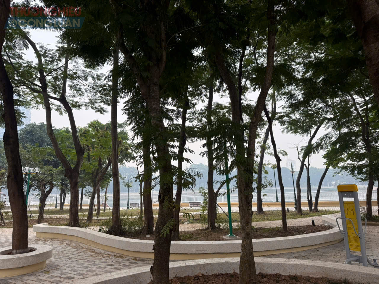 Nhiều hạng mục trong công viên được chỉnh trang, lát lại đường dạo và bổ sung cây xanh.