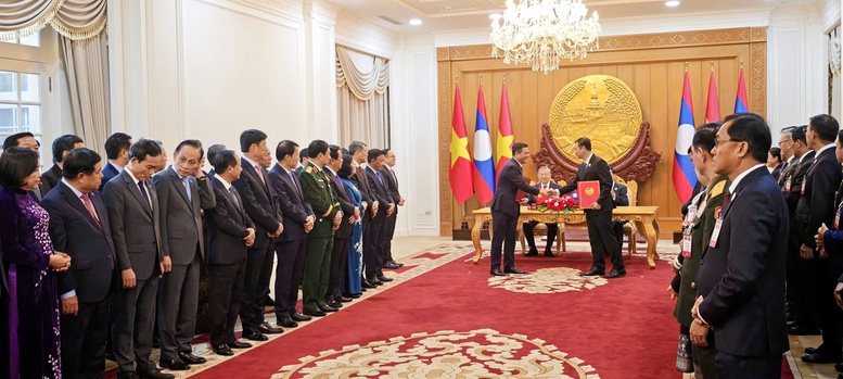 Bộ trưởng Bộ Công Thương Việt Nam và Bộ Công Thương Lào trao Biên bản ghi nhớ