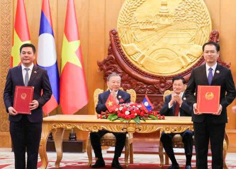 Bộ Công Thương hai nước Việt Nam, Lào trao Biên bản ghi nhớ về phát triển chuỗi liên kết công nghiệp