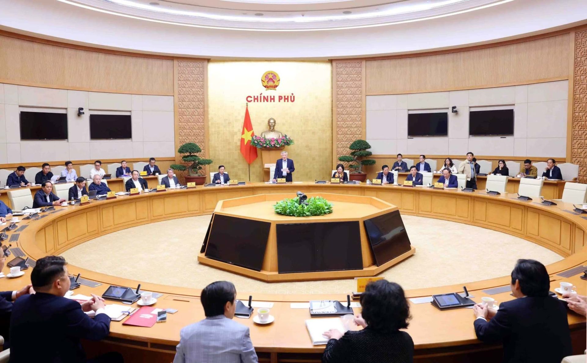 Toàn cảnh cuộc họp về các phương án triển khai Dự án Đường sắt tốc độ cao trên trục Bắc - Nam