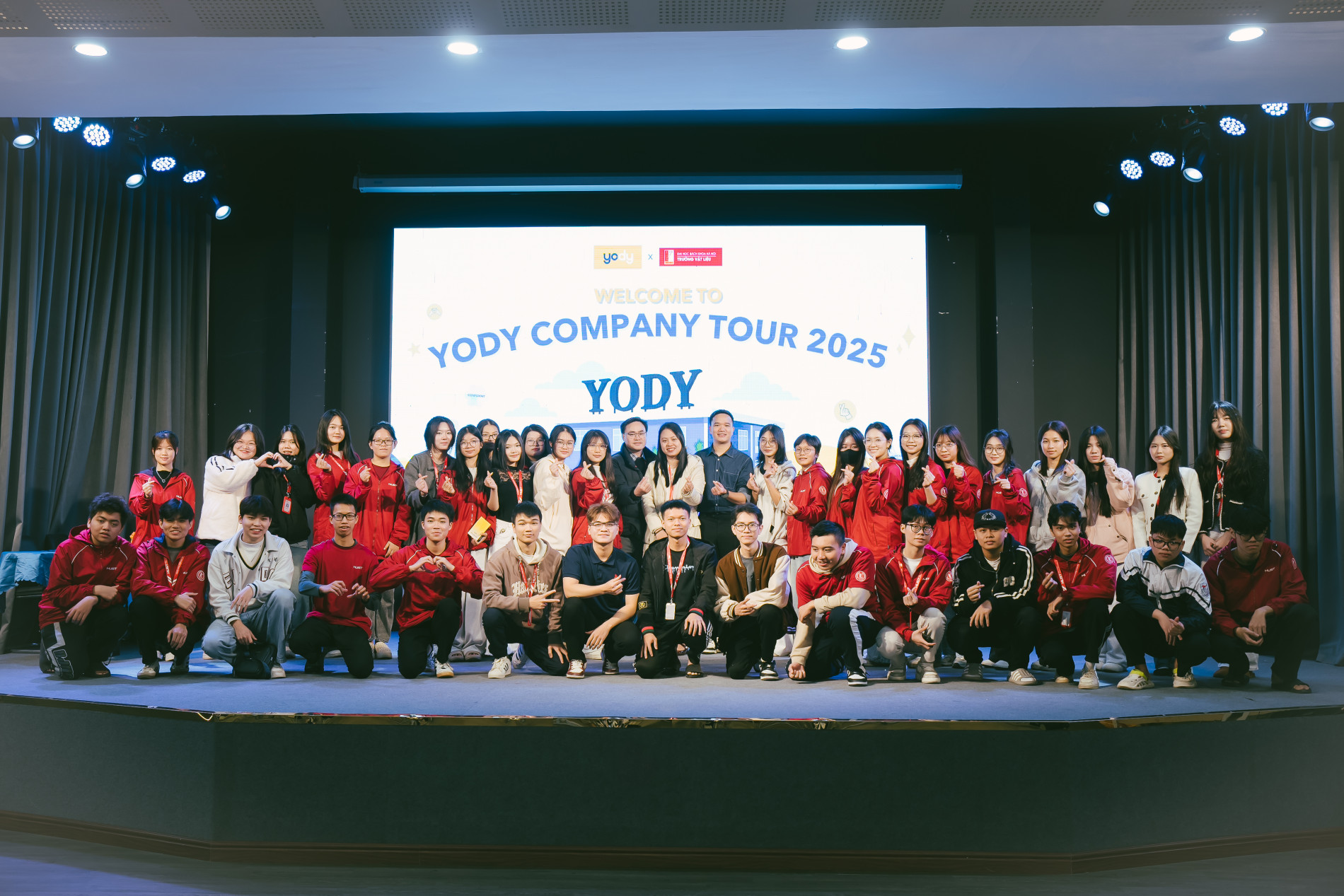 Buổi thăm quan trải nghiệm và chứng kiến lễ ký kết biên bản hợp tác để lại nhiều ấn tượng tốt đẹp cho các em sinh viên năm nhất chương trình TX1