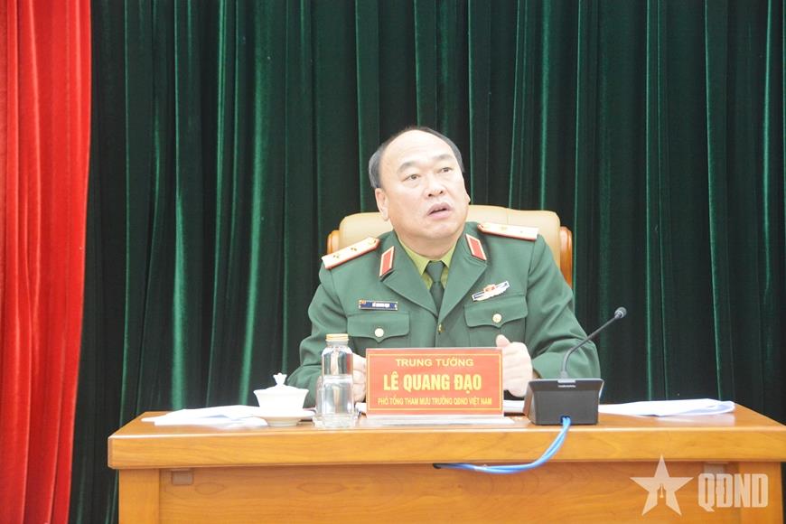 Trung tướng Lê Quang Đạo, Phó tổng Tham mưu trưởng Quân đội nhân dân Việt Nam, Trưởng ban chỉ đạo Bộ Quốc phòng về chống khai thác thủy sản bất hợp pháp, không báo cáo và không theo quy định (IUU) chỉ đạo tại Hội nghị. Ảnh: QĐND