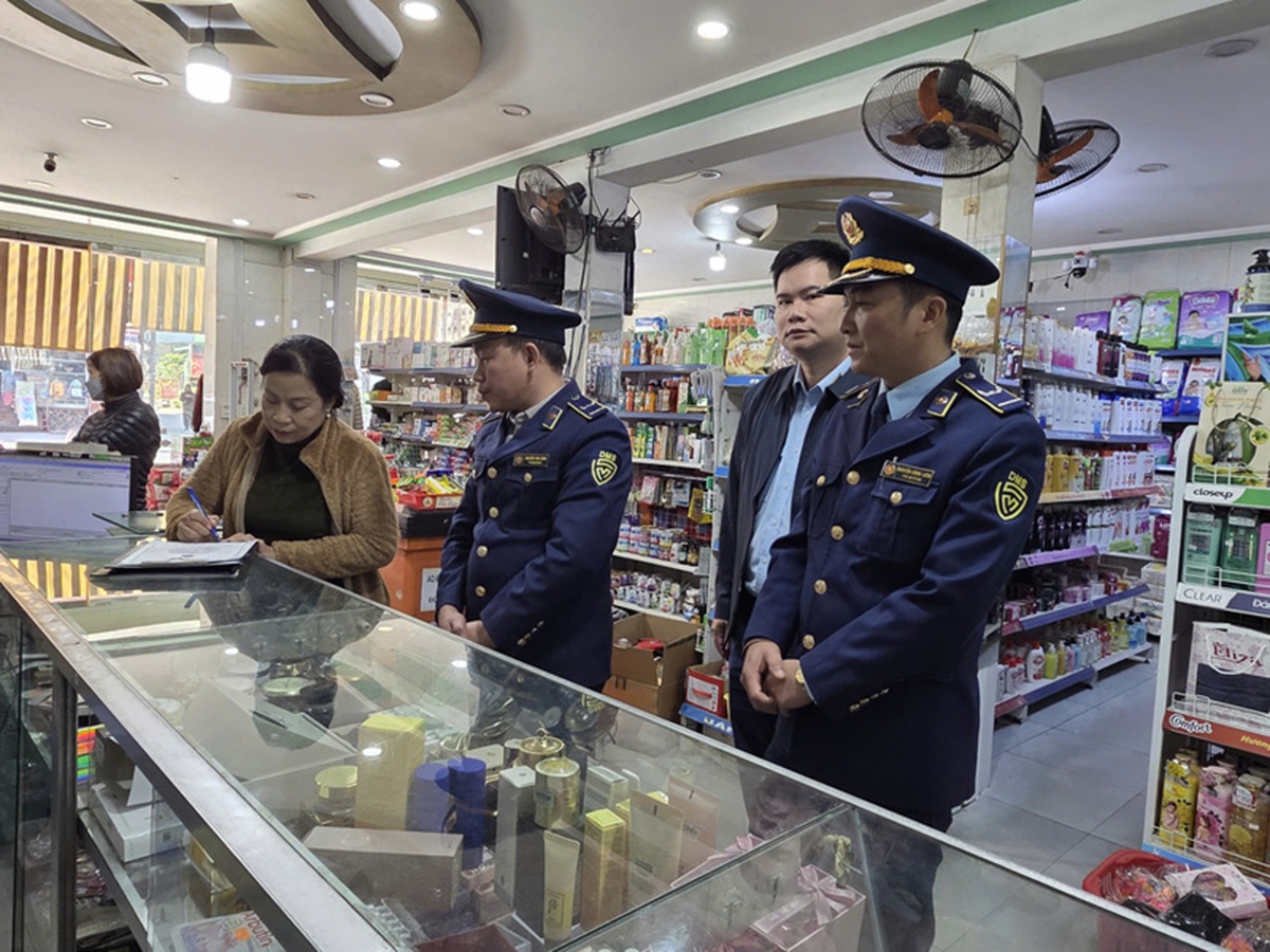  Chi cục QLTT Tuyên Quang siết chặt thị trường dịp Lễ hội hoa Tam giác mạch