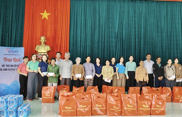 Quang cảnh trao quà hỗ trợ tại xã Ia Tul và Ia Pa (Gia Lai). Ảnh: Lâm Vy.