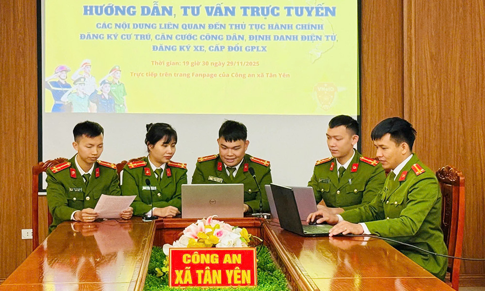 Bắc Ninh: Công an xã Tân Yên livestream hướng dẫn thủ tục hành chính cho người dân