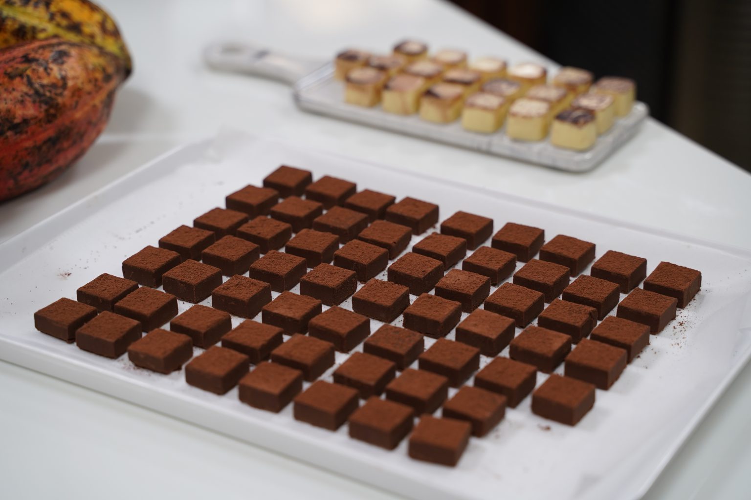 Th&agrave;nh phẩm chocola được l&agrave;m từ ca cao.