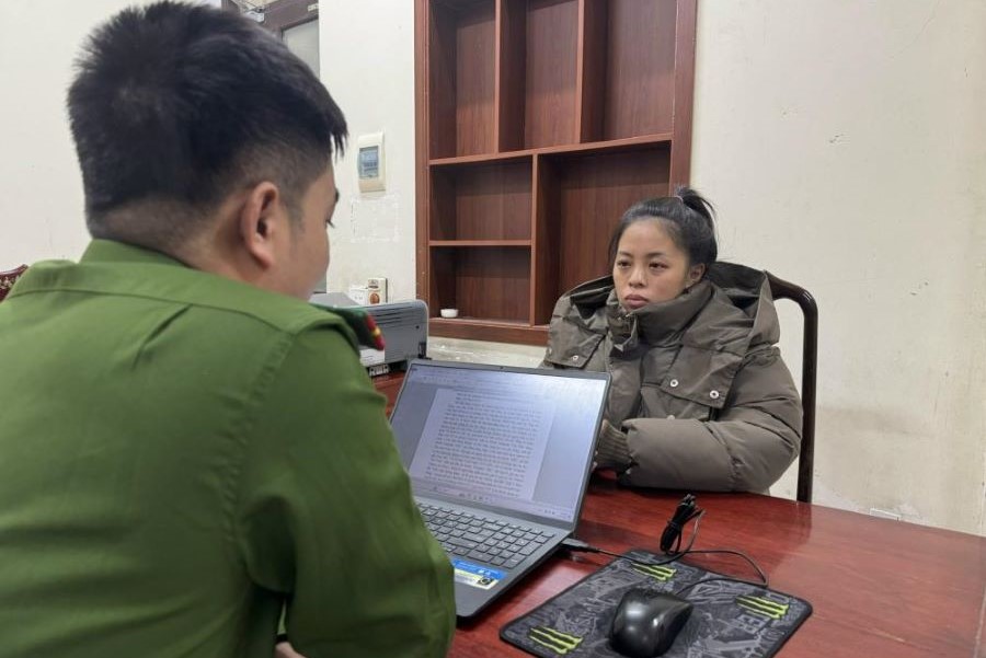 Cơ quan điều tra làm việc với đối tượng Lê Thị Mạo.