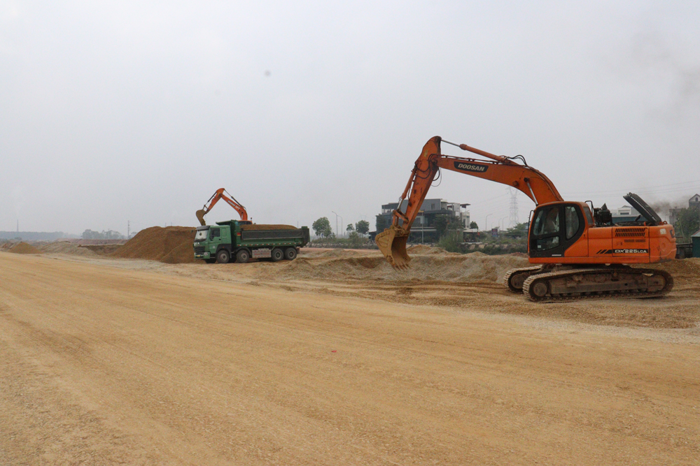 Đơn vị thi công đang tích cực thi công tuyến đường Vành đai 4 (đoạn qua địa bàn tỉnh Bắc Ninh).